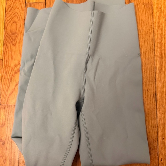 Lululemon Glow Up™ Super-High-Rise Tight 25" in Sage Green - Picture 2 of 3